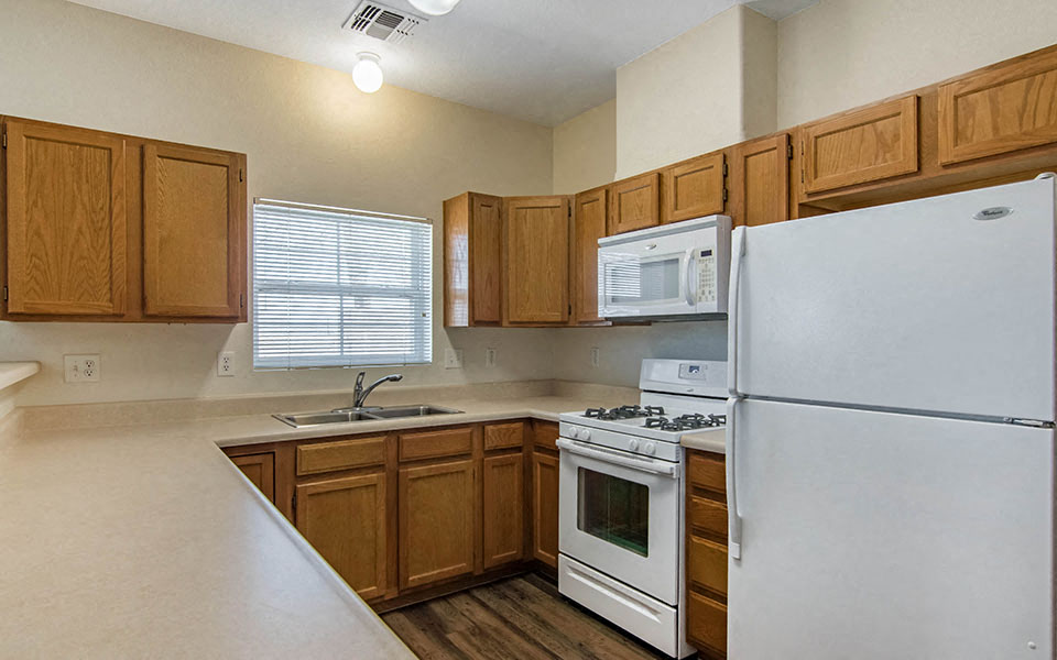 Saguaro Manor - 3x2_5 1740 - Kitchen